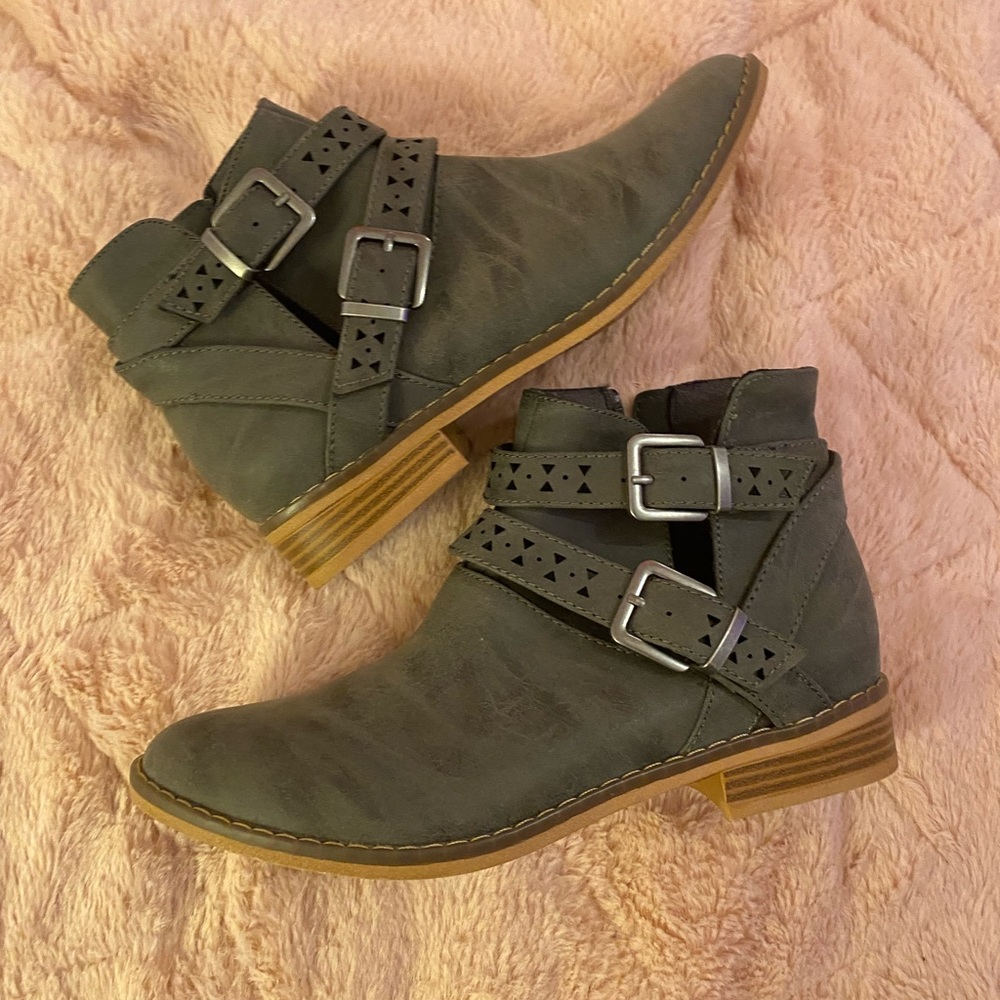 rocket dog gray booties size 7.5